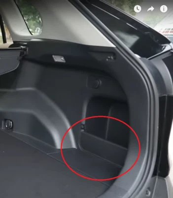 Painel traseiro direito Toyota Rav4/Prime 2019-2025 acabamento inserção 64783-0R030-C0 - Imagem 1 de 4