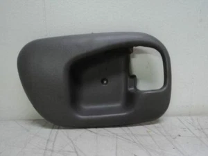 99 LUMINA LEFT REAR GRAY DOOR HANDLE BEZEL 2741 - Picture 1 of 2