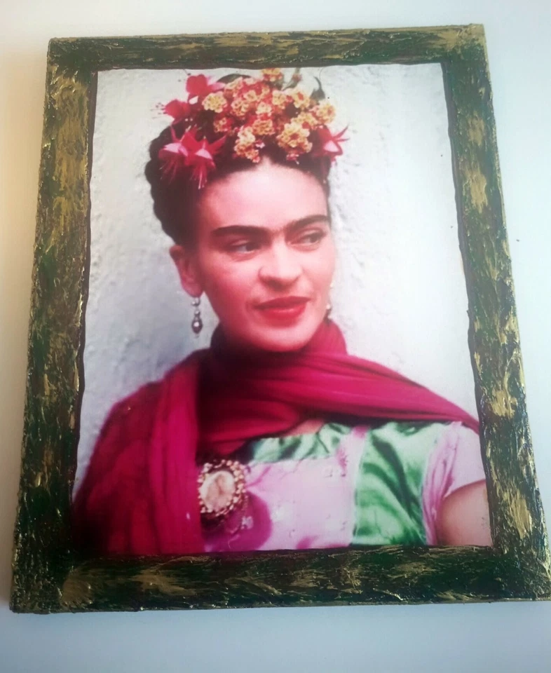 Imagen de Frida Kahlo sobre madera retablo 12" alto x 10" ancho b3 Foto 1 de 4