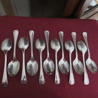 12 Cucchiai Da Dessert In Metallo Argentato Christofle Modello Chevron - Immagine 1 di 4