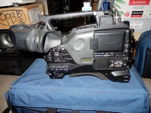 Sony PDW-700 XDCAM disc HD422 Mpeg HD camcorder camera w/ Case - Picture 1 of 12