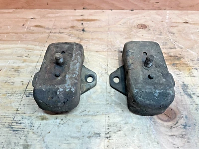 1986-1995 Toyota 4Runner Pickup 22RE Motor Mount bracket pair set OEM Used Nice - Изображение 1 из 4