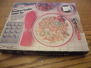 VTG Cooks Tools 13 Piece Numbers Cookie Cutter Set Play Doh NEW SEALED IN BOX - Picture 1 of 2