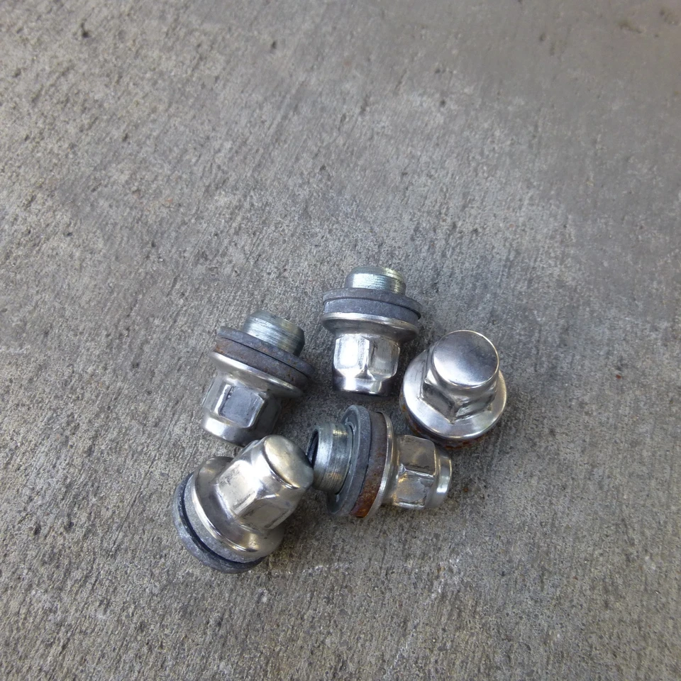 JAGUAR XJ8 XJ8L VANDEN PLAS 2004 2005 2006 2007 2008 2009 5 PIEZAS TUERCAS DE RUEDA Foto 1 de 1