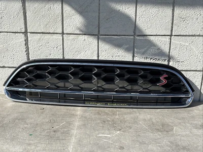 2021-2024 MINI COOPER COUNTRYMAN S UPPER GRILLE OEM USED - Image 1 of 4
