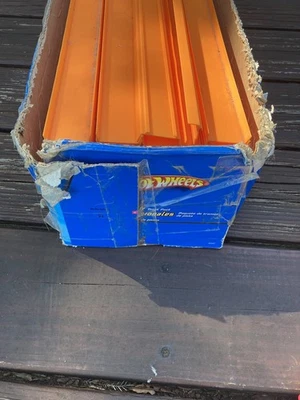 Hot Wheels Track, 2 Foot Sections, Approximately 100 Pieces - Image 1 of 4