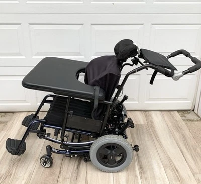 Silla de ruedas para jóvenes pediátrica Invacare Spree 3G inclinable en el espacio con bandeja límite de 200 libras Foto 1 de 4