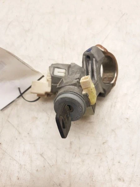 05-15 TOYOTA YARIS IGNITION SWITCH WITH KEY - Image 1 of 4