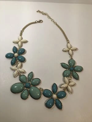 Big Flowers Green White Necklace Gold Tone Fun Spring Beachy Color 18-21 Inches - Image 1 of 4