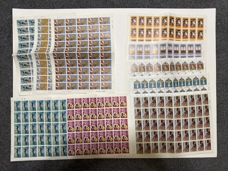 Наборы блоков марок Гренады более 30 блоков различных марок Гренады все как новые без наклеек и следов! - Изображение 1 из 4