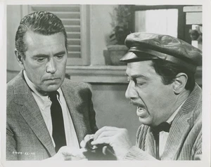 A28 A2807 - John Forsythe in Filmszene Italien - Bild 1 von 2