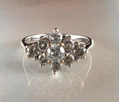 9ct White Gold Ring Cubic Zirconia Stones UK Hallmarked Ring Size I 1/2 - Image 1 of 4