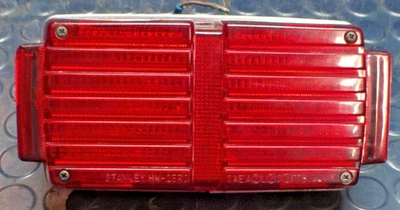 Conjunto de luz de freno trasera estándar Honda GL1000 82 Goldwing OEM HM-32R Foto 1 de 4