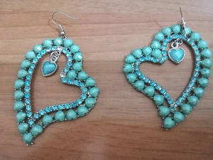 Orecchini pendenti grandi Cuori color argento e pietre color turchese mancano 2 - Foto 1 di 12