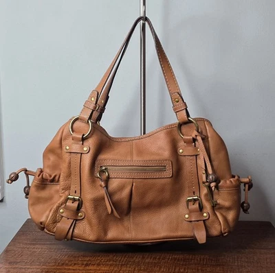 Bolso de hombro de cuero granulado marrón Fossil Foto 1 de 4