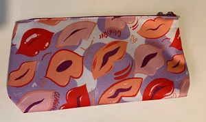 CLINIQUE Kosmetiktasche Etui rot und rosa Lippen Muster Kosmetik lila - Bild 1 von 3