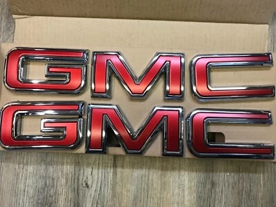 GMC SIERRA 1500 2024 NOS GM parrilla y puerta trasera emblemas OEM Foto 1 de 3
