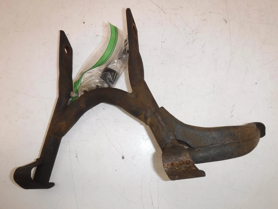 yamaha maxim 750 xj750 xj750m CENTER MAIN STAND 15R-27111-00-R4 - Image 1 of 4