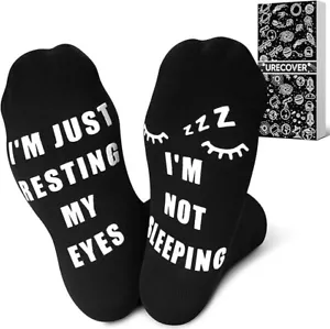 Divertidos calcetines "No estoy durmiendo, solo estoy descansando mis ojos" negros se adapta a 5-11 NUEVO - Imagen 1 de 1