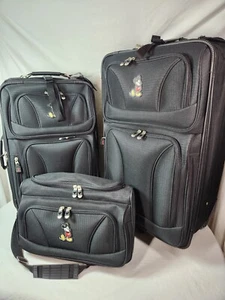 Disney Store 3 teiliges Kofferset Mickey Mouse - Disneyworld und Disneyland - Neu - Bild 1 von 14