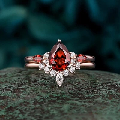 Juego de anillos de boda nupciales vintage enchapados en oro rosa granate natural corte pera Foto 1 de 4