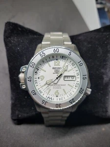 Seiko 5 Sports SKZ207K1 Men's Diver Atlas White Dial Automatic SKZ207 7S36-01E0 - Picture 1 of 4