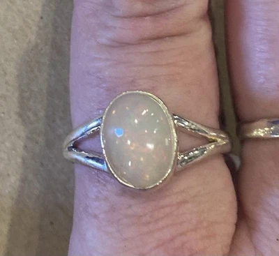 Beautiful Oval Pearl Ring size 9 - Image 1 of 4