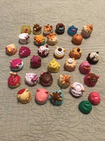 Num Noms Toy Silicone Hats 28 Tops Covers 2 bases Lot Of  30 total items Cover