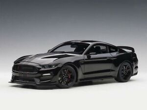 FORD MUSTANG SHELBY GT350R SHADOW BLACK & BLACK STRIPES 1:18 by AUTOart 72934