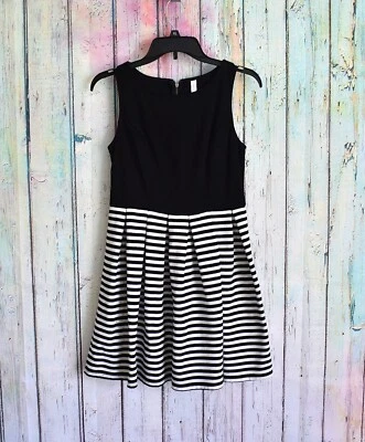 Vestido feminino Xhilaration sem mangas zíper nas costas MÉDIO branco/preto usado - Imagem 1 de 4