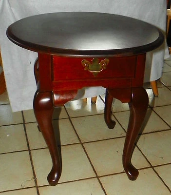 Oval Solid Cherry End Table / Side Table  (ET36) - Image 1 of 4