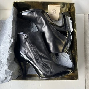 Modern Vintage Black Patent Leather Ankle Bootie w Heel Sleek Zip Side Closure - Picture 1 of 12