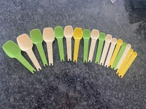 Vintage TUPPERWARE Replacement Variety Measuring Spoons -Yellow, Green, & Almond - Picture 1 of 8