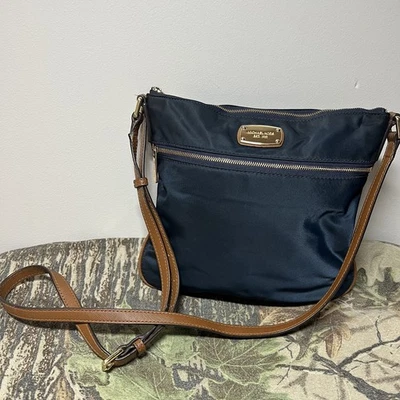 Bolso Bandolera Michael Kors Azul Marino y Marrón con Acentos Dorado Cartera Foto 1 de 4