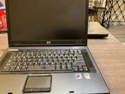 HP Compaq NC8230 Intel Pentium M @ 1.86GHz 1GB RAM No HDD No OS - Image 1 of 4
