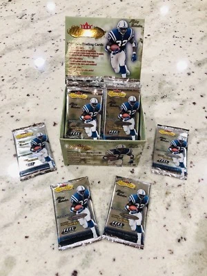 2000 FLEER SHOWCASE FOOTBALL (1) SEALED PACK POSSIBLE TOM BRADY RC 🔥 - Image 1 of 2