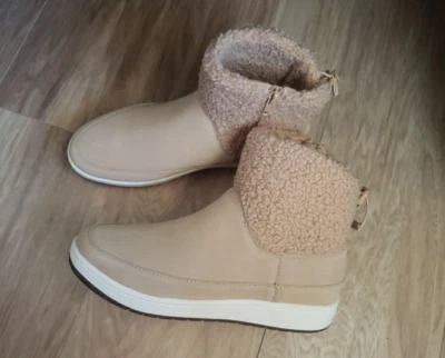 Bota de Invierno Aetrex® Winnie Impermeable Gamuza y Sherpa Natural EE. UU. 7,5 UE 38 Foto 1 de 4