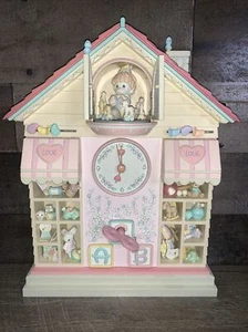 Reloj de acción musical vintage Enesco 1991 Precious Moments Toyland Windup FUNCIONA - Imagen 1 de 8