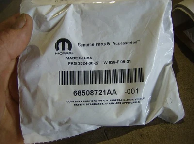 GENUINE MOPAR 68508721AA INTEGRATED KEY FOB TRANSMITTER - Image 1 of 2