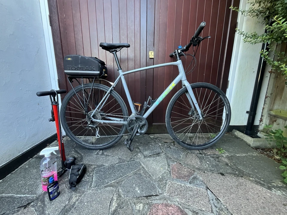 Trek FX 2 Hybrid Bike, XL Frame, with TOPEAK Pannier & extras - Image 1 of 4