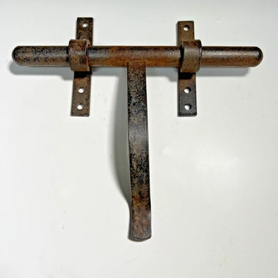 Ancien verrou poignée cochonnier en fer forgé, serrure targette ferrure penture - Photo 1/4