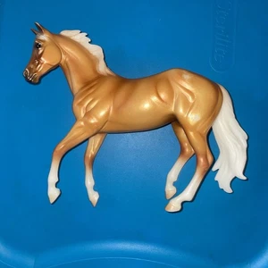 Breyer Reeves Ideal Series Palomino - Imagen 1 de 5