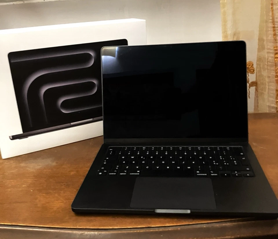 MacBook Pro M4 10-core CPU E 10-core GPU, 16 GB, 1 TB S. - Immagine 1 di 3