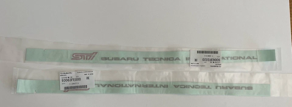 Calcomanías laterales Subaru Impreza STi 93063FE000 y 93063FE020 DIESTRO Y DERECHO autoadhesivas OEM Foto 1 de 4