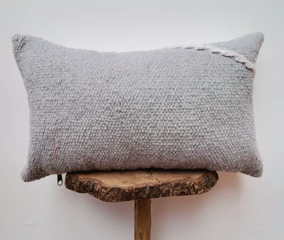 Funda de cojín gris Kilim hecha a mano marroquí funda de almohada sofá boho. Foto 1 de 3