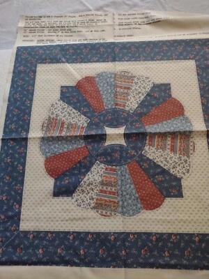 Panel #32 Placa Dresden dentro de un cuadrado. Colores azul país, malva, crema y marrón Foto 1 de 2