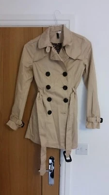 Impermeable mujer H&M beige Foto 1 de 4