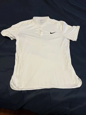 Camisa polo de tenis para hombre Nike Blade blanca talla mediana Foto 1 de 4