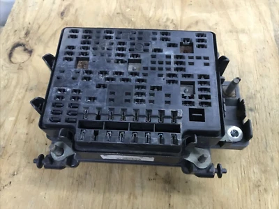 99-02 Chevrolet Silverado Tahoe GMC Sierra/Yukon FUSE BOX 15328806-05 GENUINE - Image 1 of 4