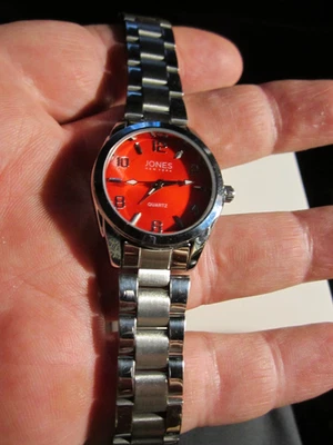 RELOJ MUJER JONES NEW YORK ESFERA ROJA CORREA SE ADAPTA HASTA 7" - BBA38A Foto 1 de 4